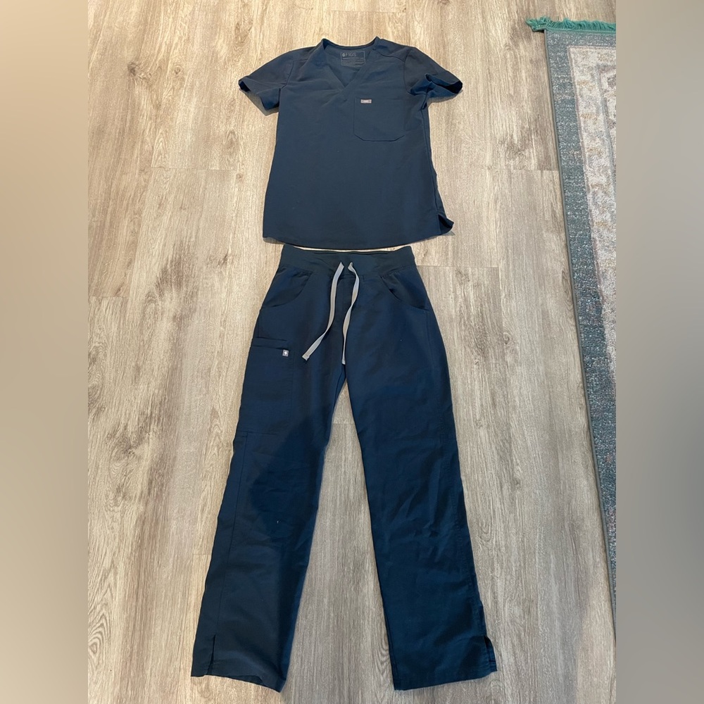 Figs scrubs-Catarina one pocket xxs. Kade cargo pants xxs petite. Dark harbor